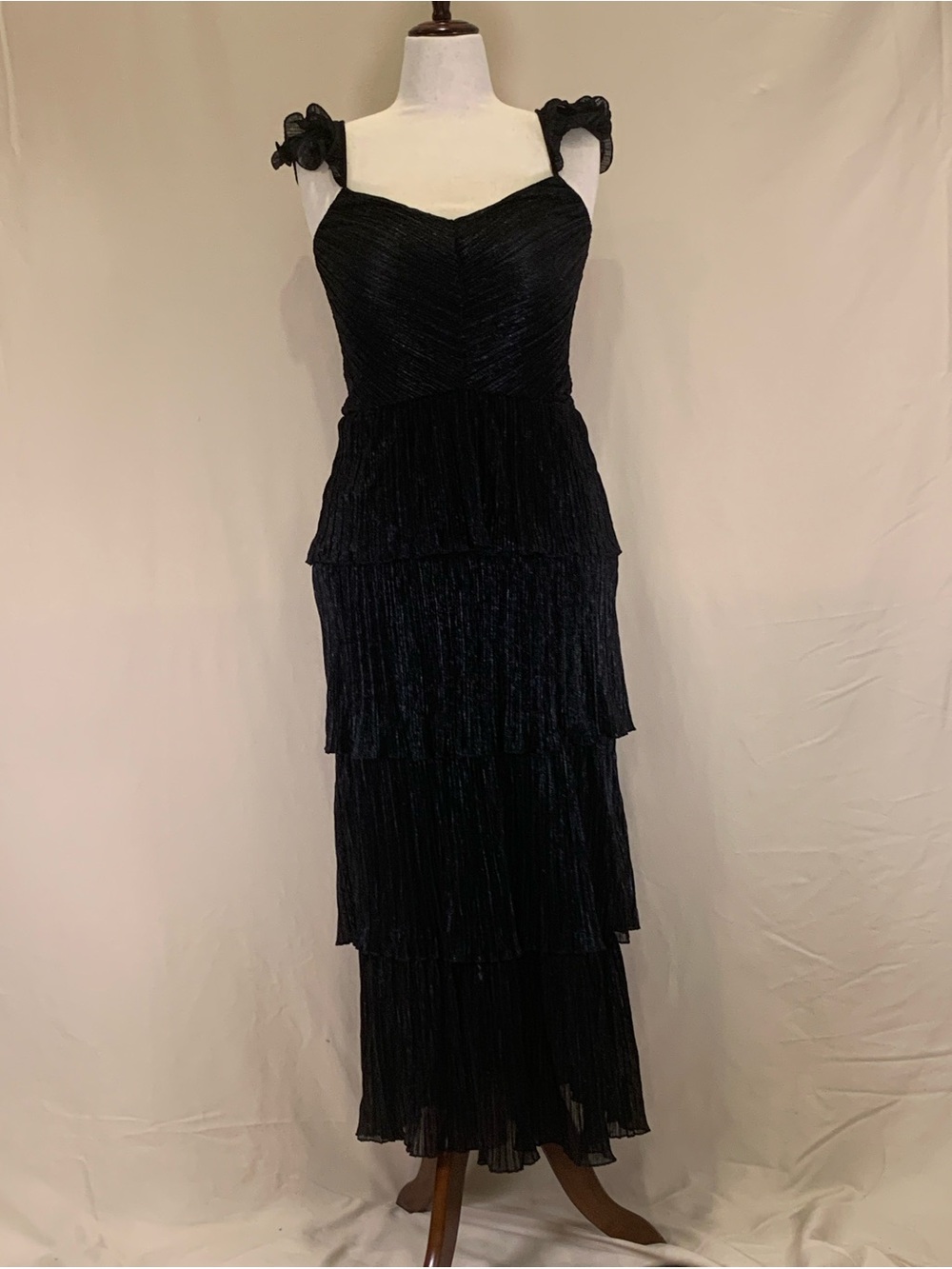 Saylor Black Tiered Pleated Maxi Dress M